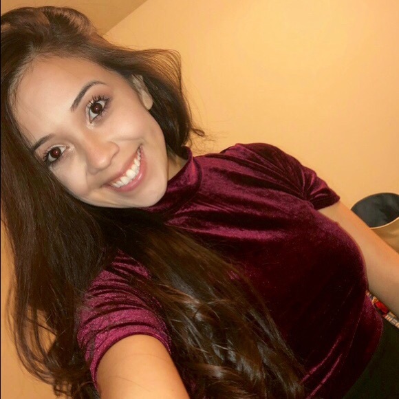 Meet your Posher, Claudia - Picture 2 of 2